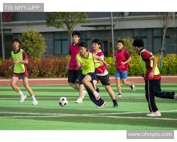 足球明星的课堂魅力与青少年成长的启示